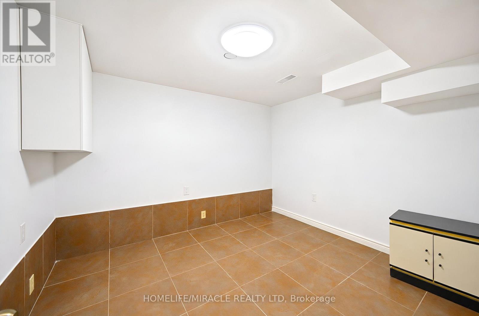7 GREENHILLS SQUARE - 33