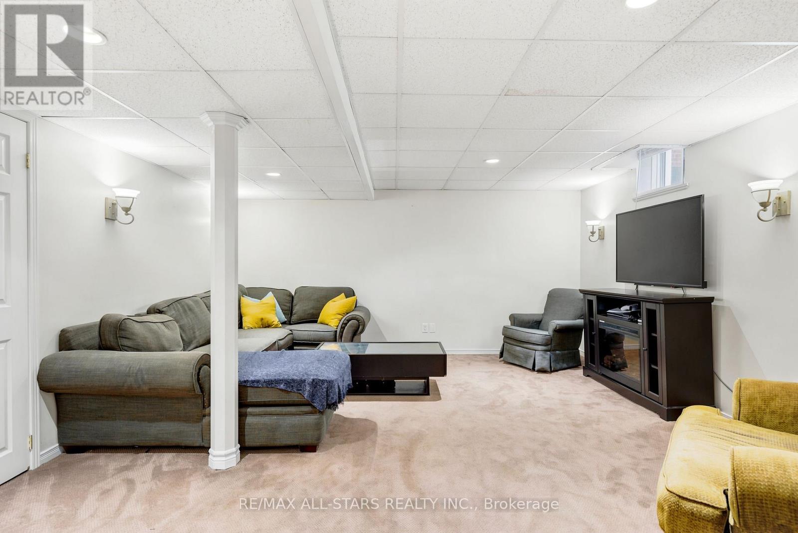 10 FORSYTHE DRIVE - 35
