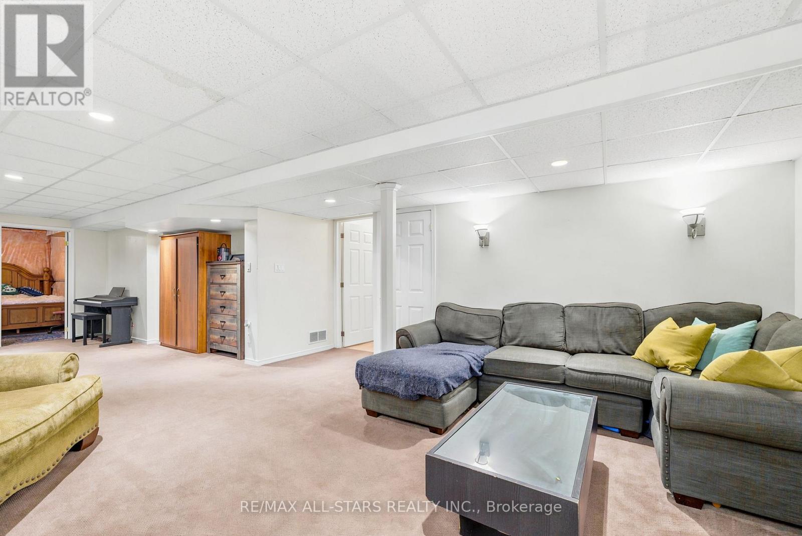 10 FORSYTHE DRIVE - 36