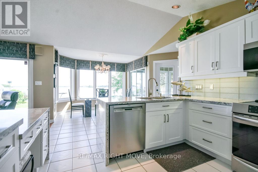 683 GLEN CRESCENT - 12