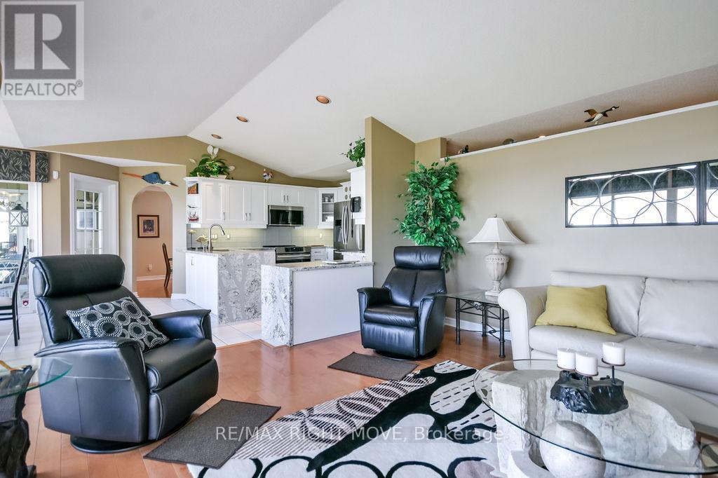 683 GLEN CRESCENT - 19