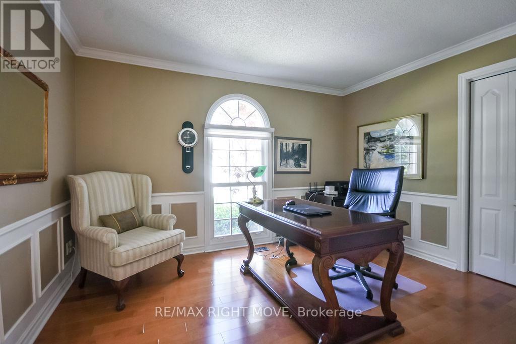 683 GLEN CRESCENT - 20