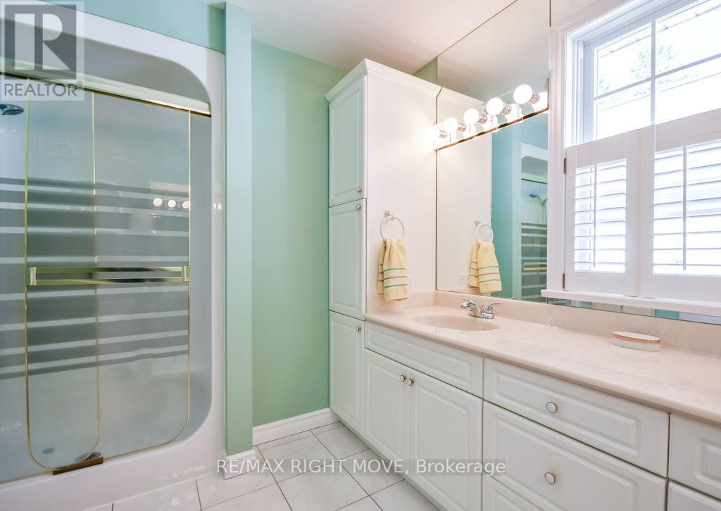 683 GLEN CRESCENT - 23