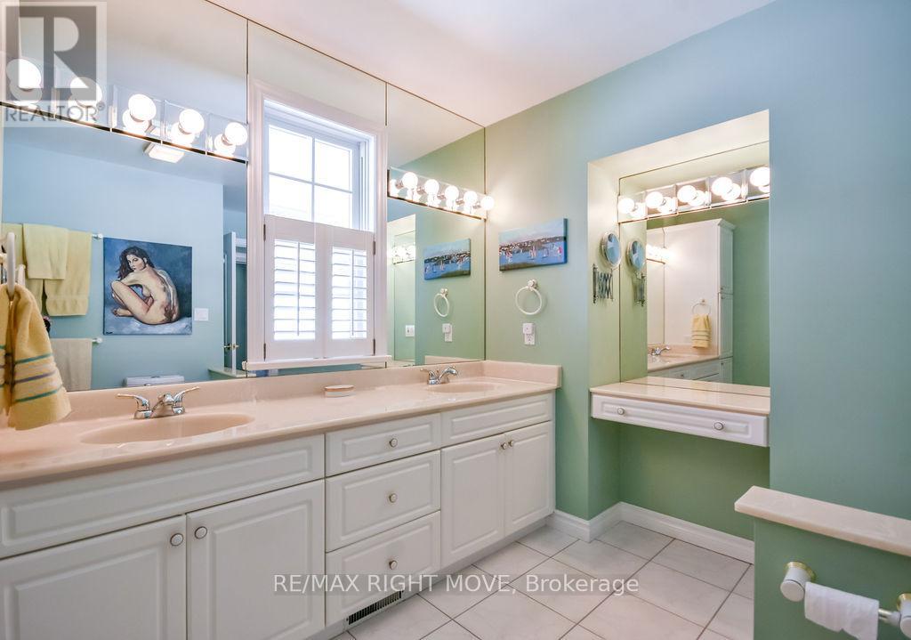 683 GLEN CRESCENT - 24