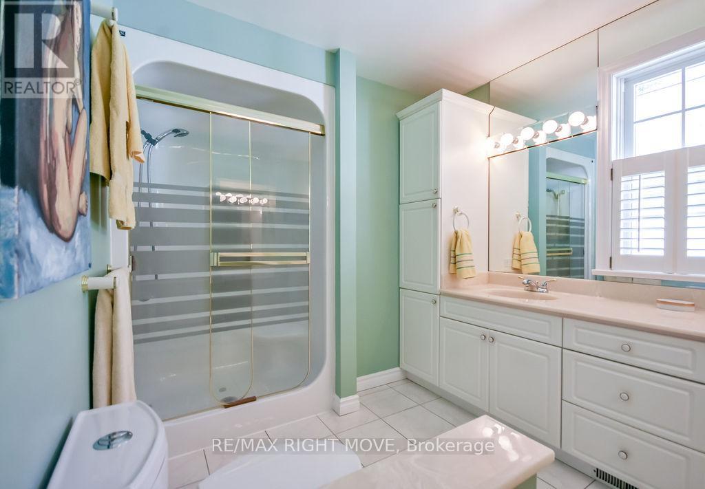 683 GLEN CRESCENT - 25
