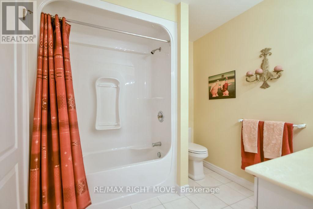 683 GLEN CRESCENT - 29