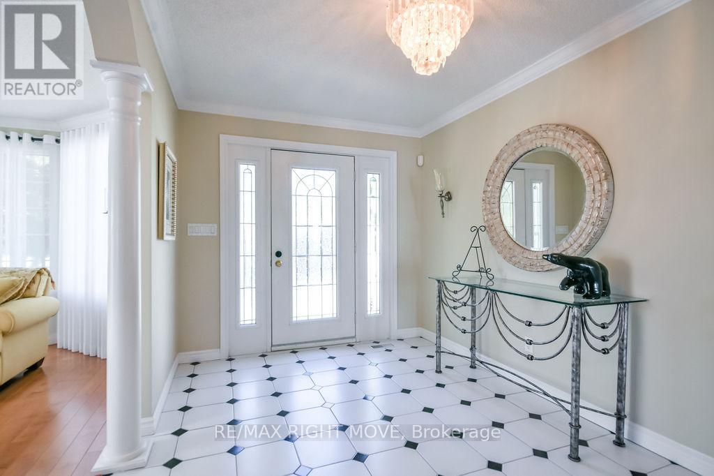 683 GLEN CRESCENT - Image 3