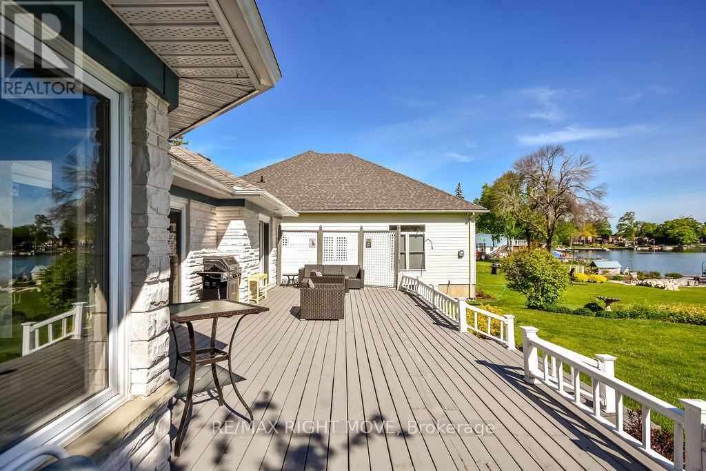 683 GLEN CRESCENT - 31