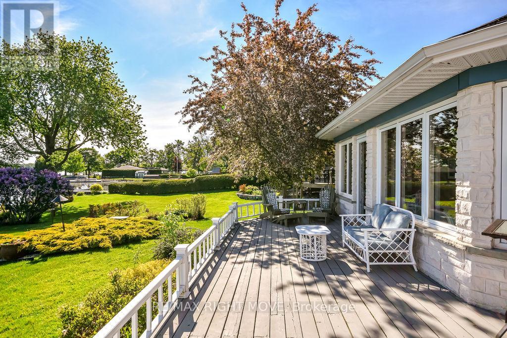 683 GLEN CRESCENT - 32