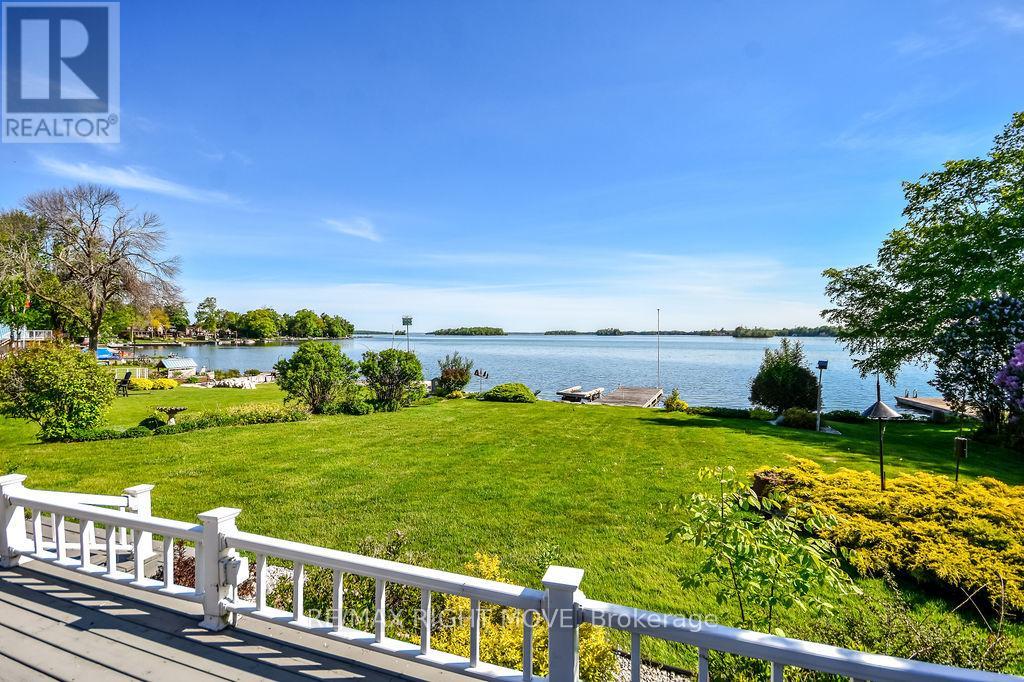 683 GLEN CRESCENT - 33