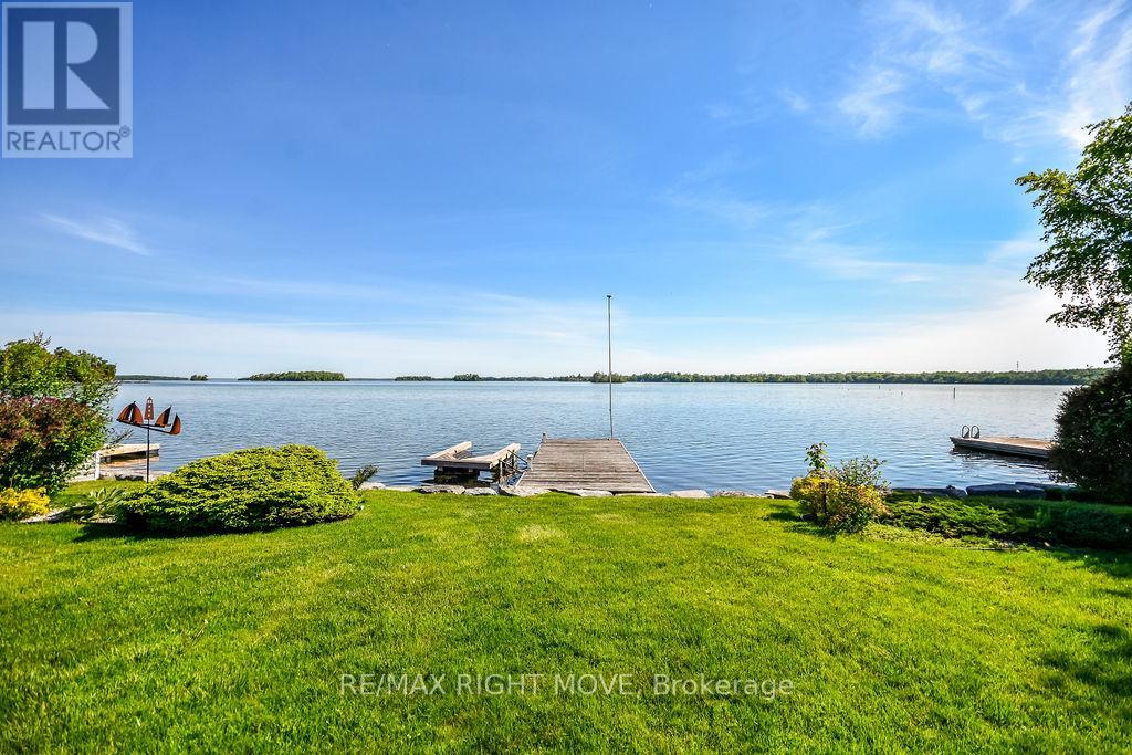 683 GLEN CRESCENT - 35