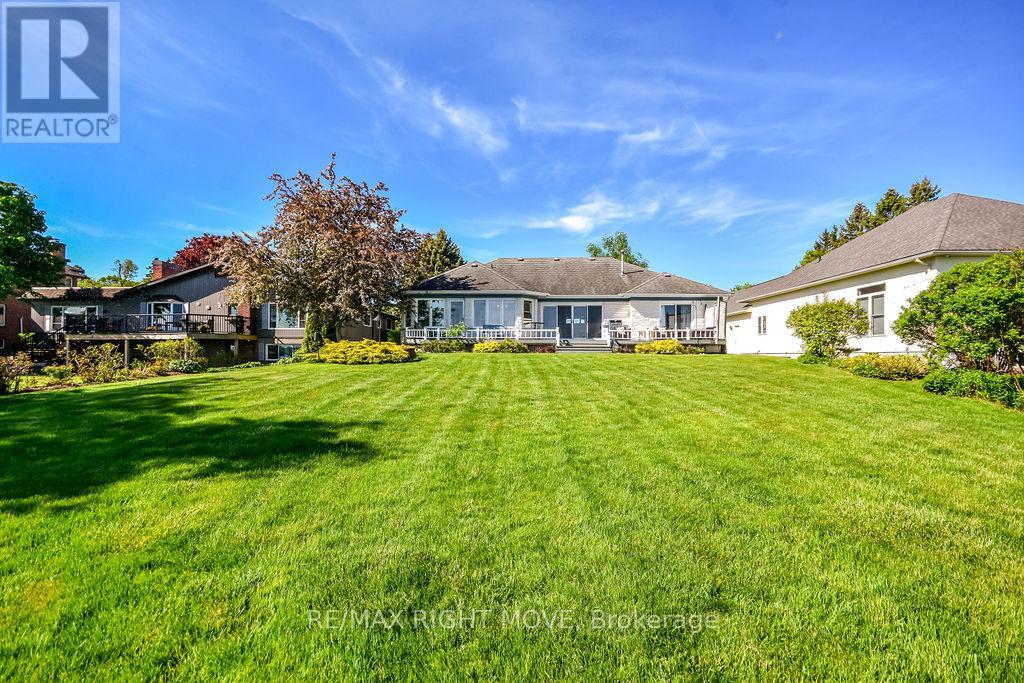 683 GLEN CRESCENT - 36