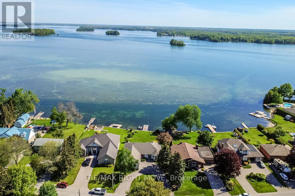 683 GLEN CRESCENT - 37