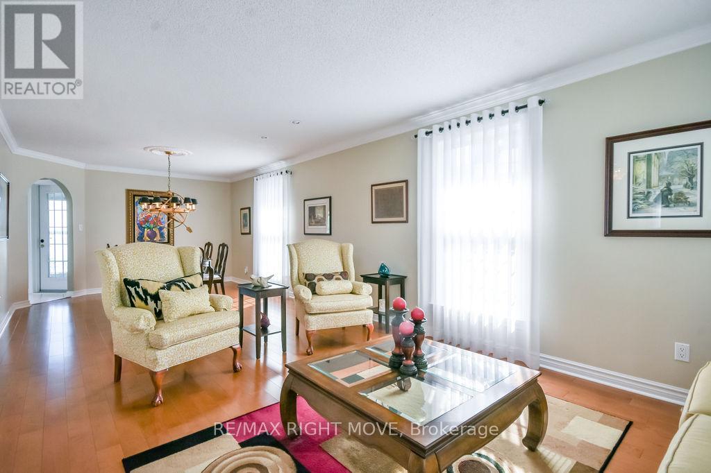 683 GLEN CRESCENT - 6