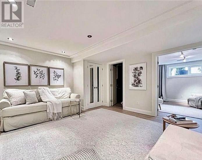 27 BERCZY STREET - 26