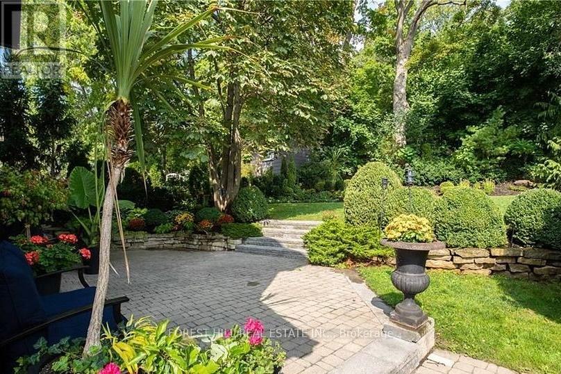 27 BERCZY STREET - 34