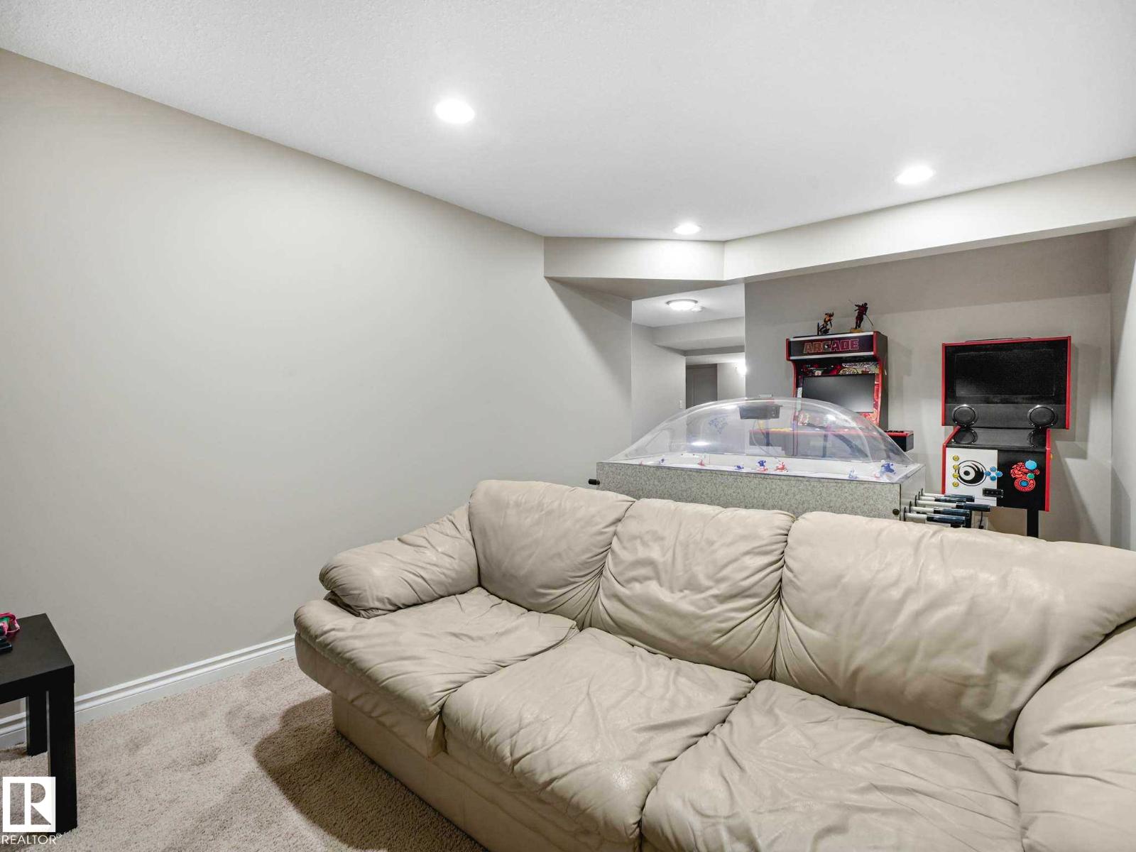 16124 10 AV SW - 33