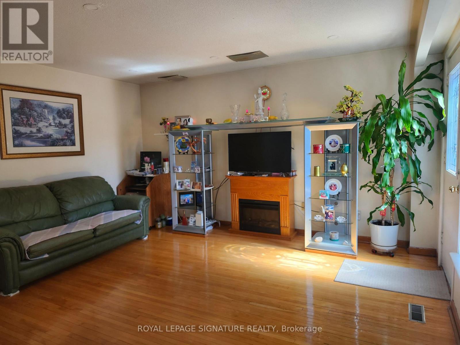 #15 25 GOSFORD BOULEVARD - 9