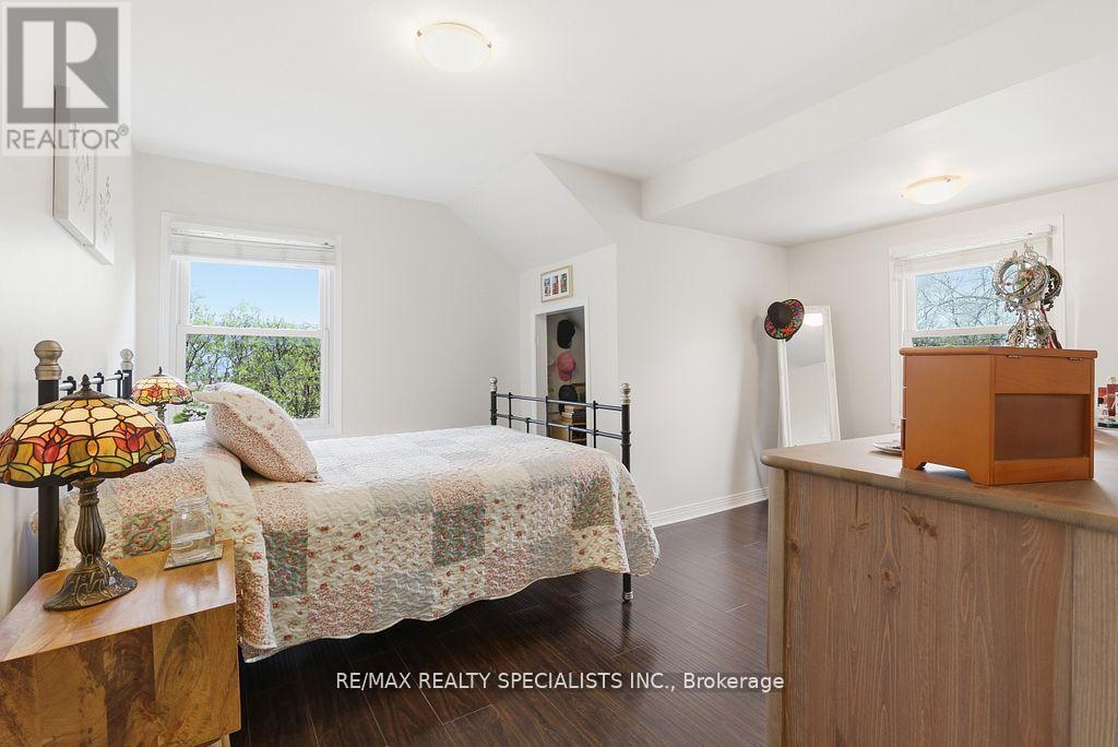 123 MILL STREET S - 20