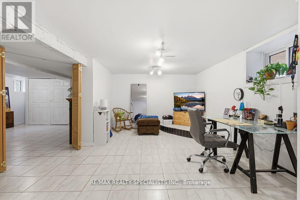 123 MILL STREET S - 32