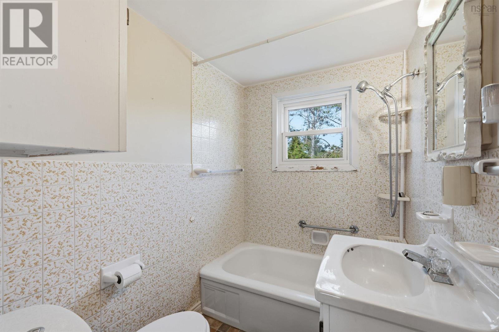 16 Miller Road - 36