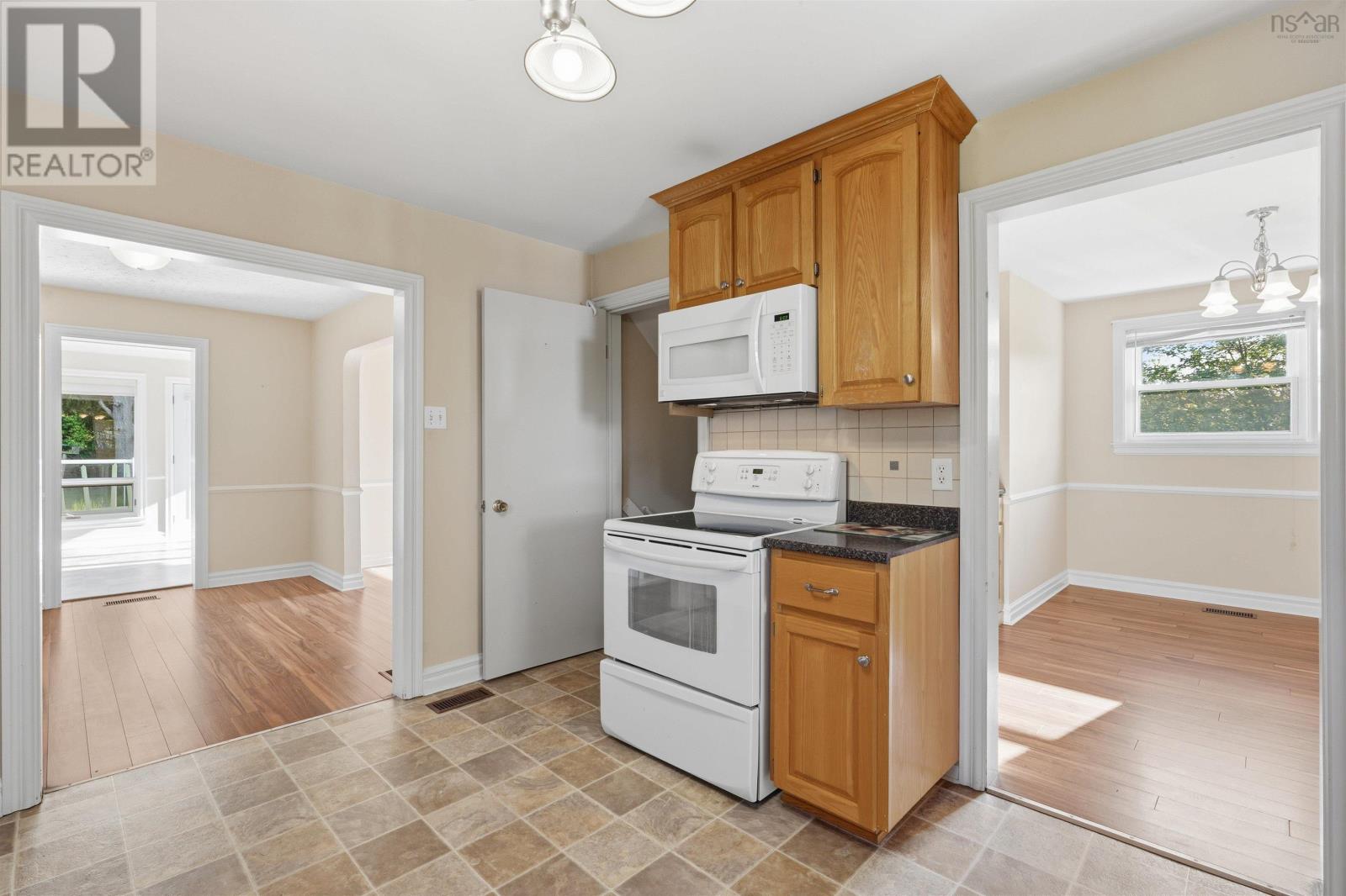 16 Miller Road - 8