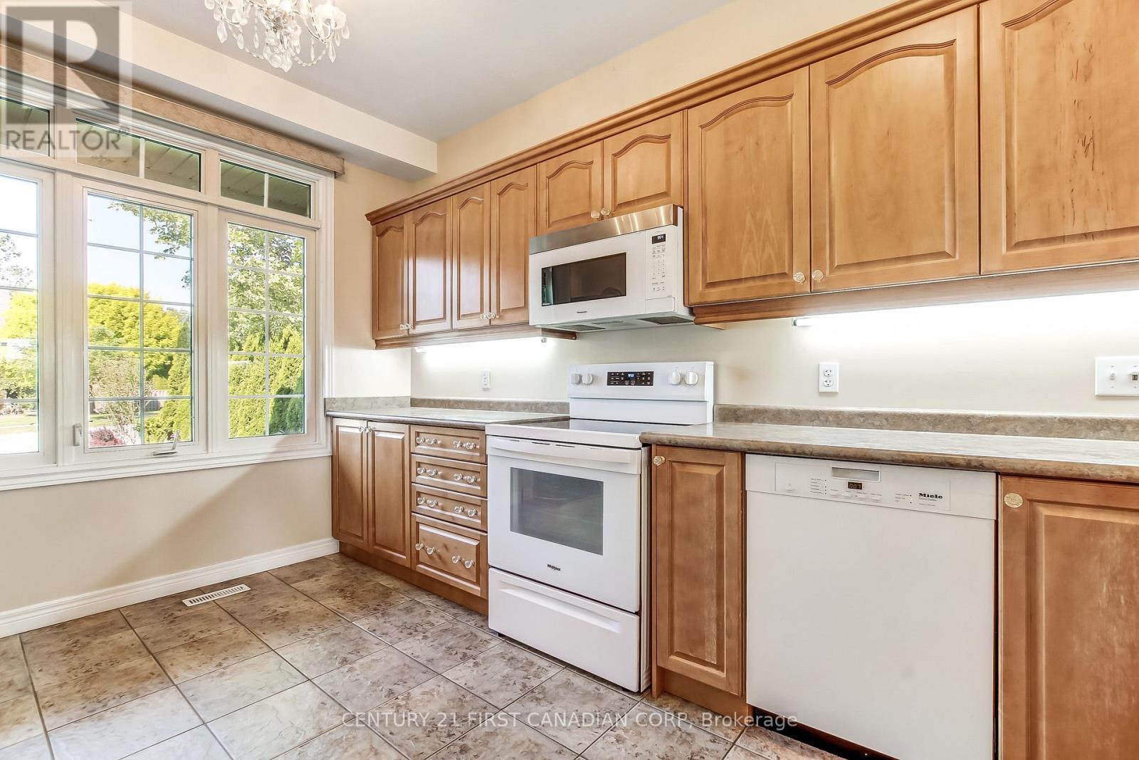 2200 BLACKWATER ROAD - 12