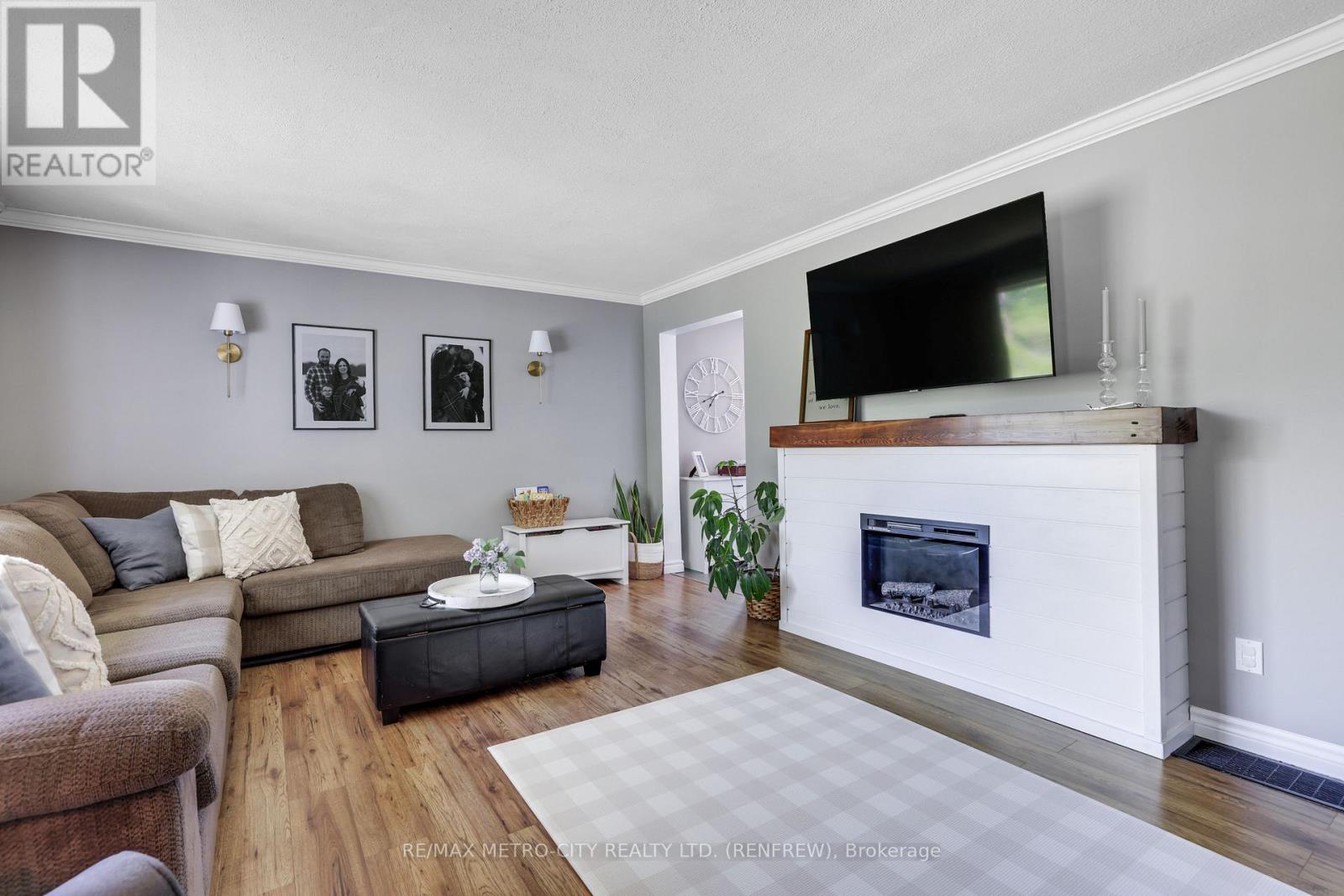 8 FENNESSY LANE - 13
