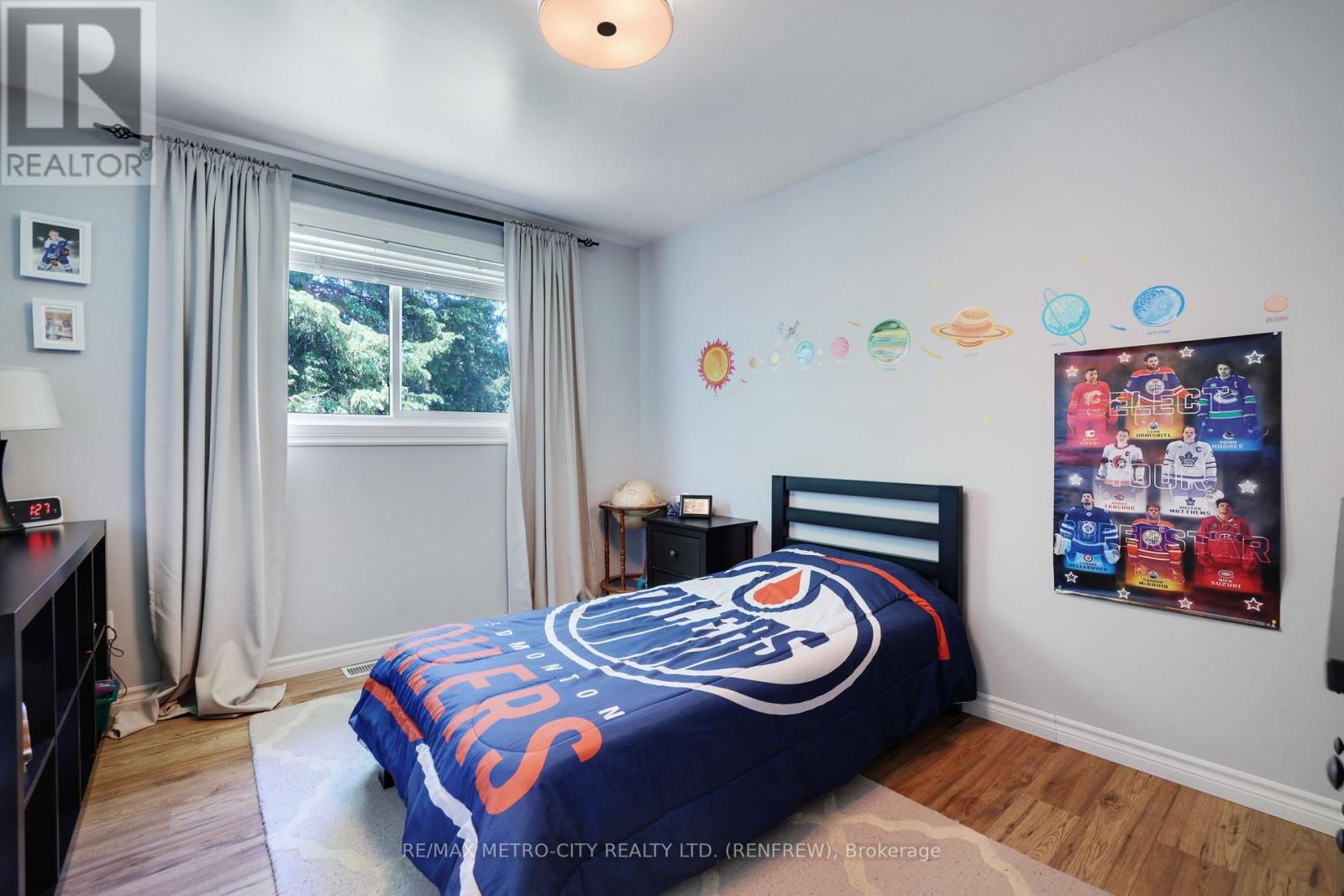 8 FENNESSY LANE - 16