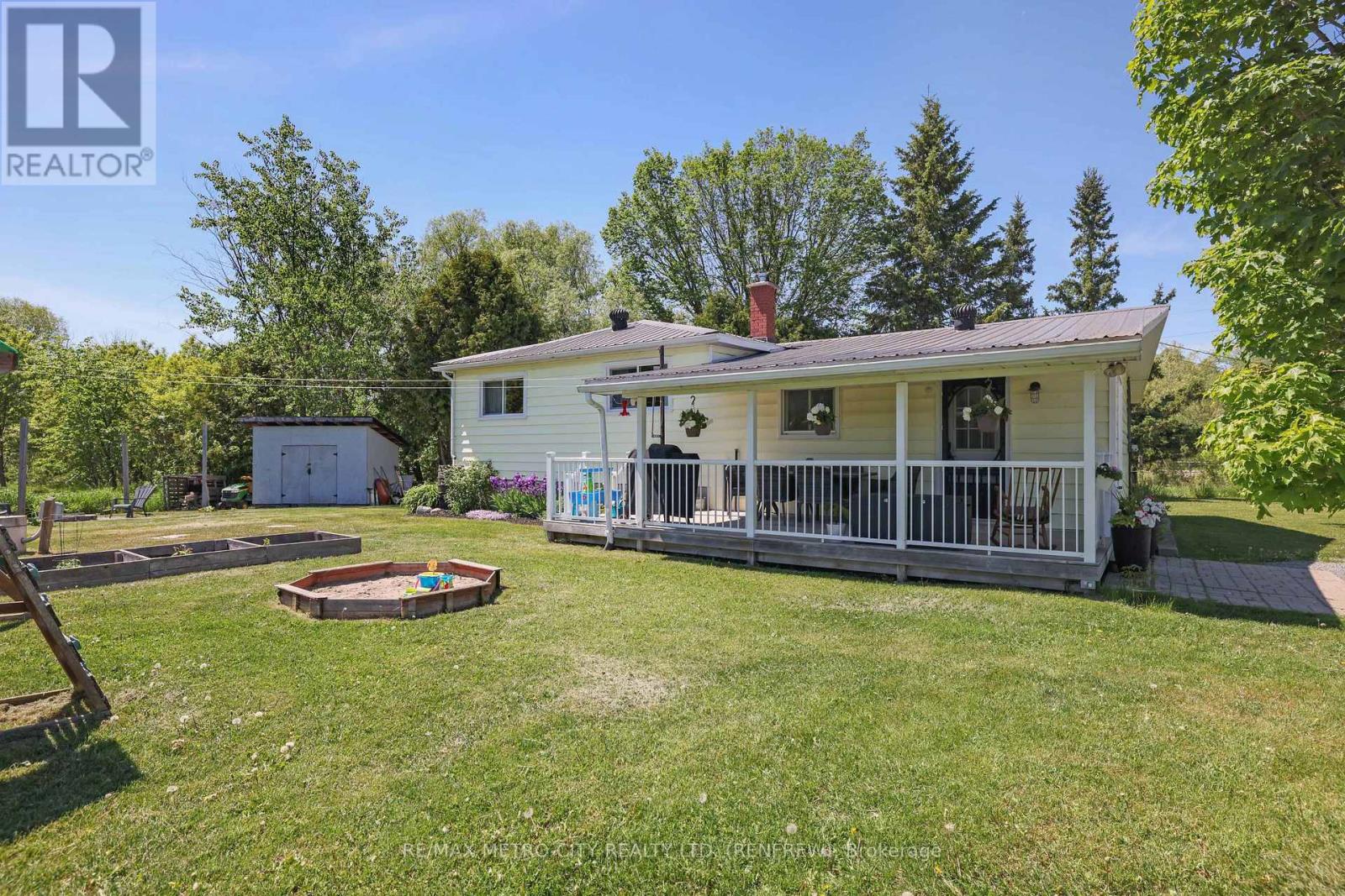 8 FENNESSY LANE - Image 2