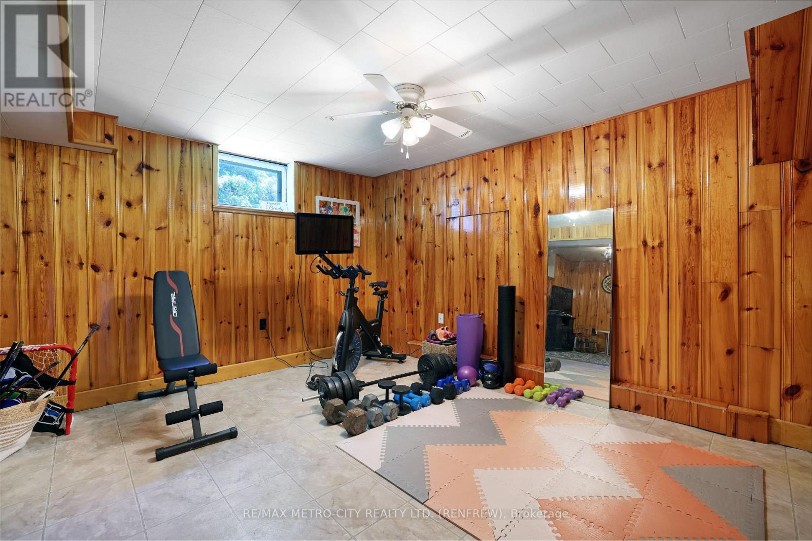 8 FENNESSY LANE - 21
