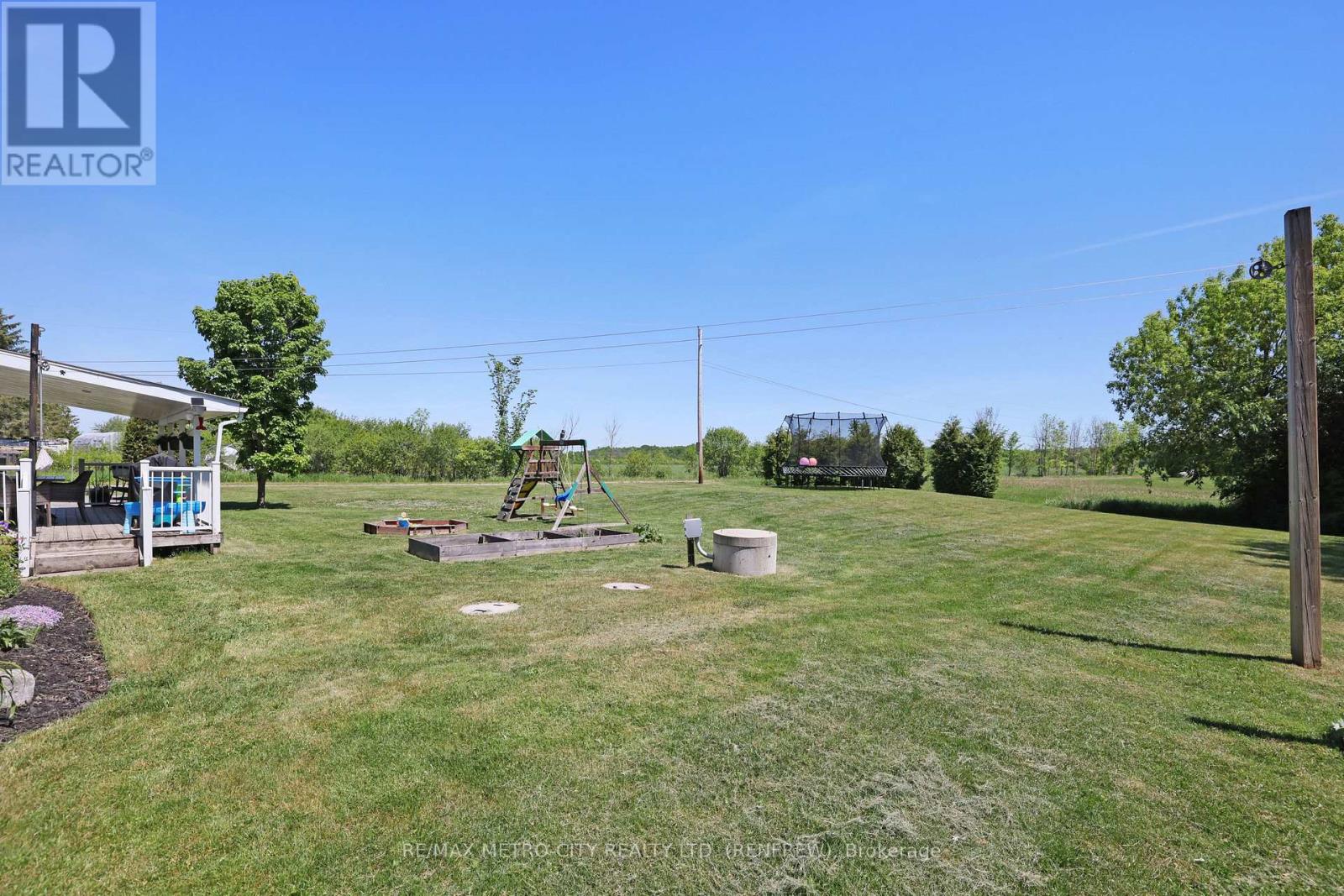 8 FENNESSY LANE - 27