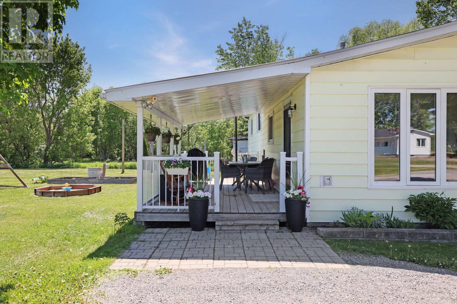 8 FENNESSY LANE - Image 3