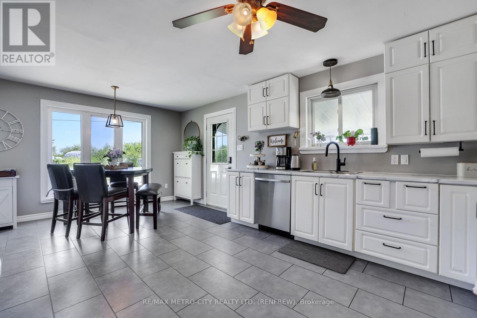 8 FENNESSY LANE - 8