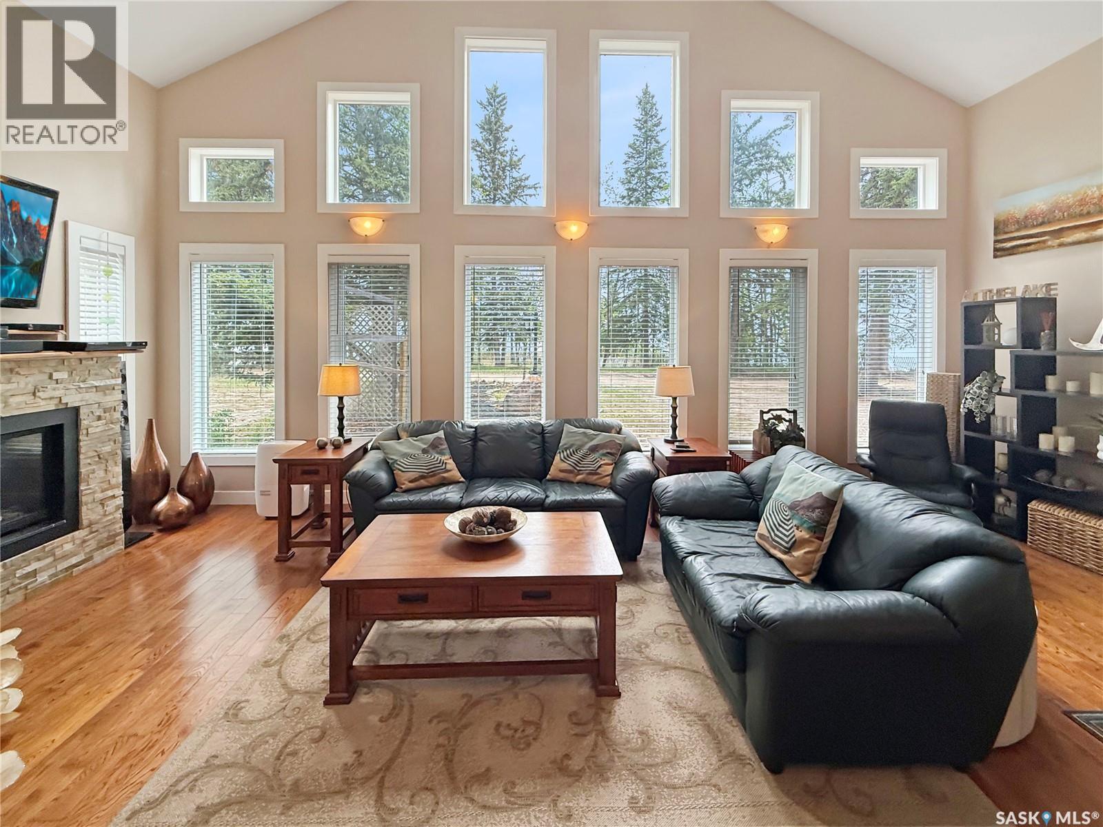 110 Lakeshore DRIVE - 3
