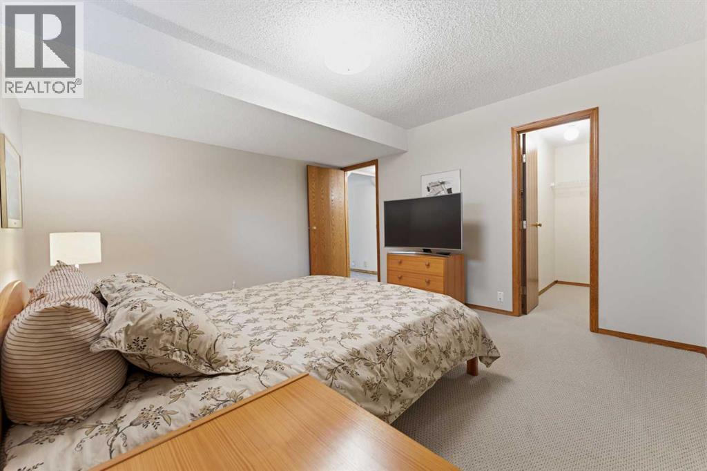 2739 Signal Hill Drive SW - 10