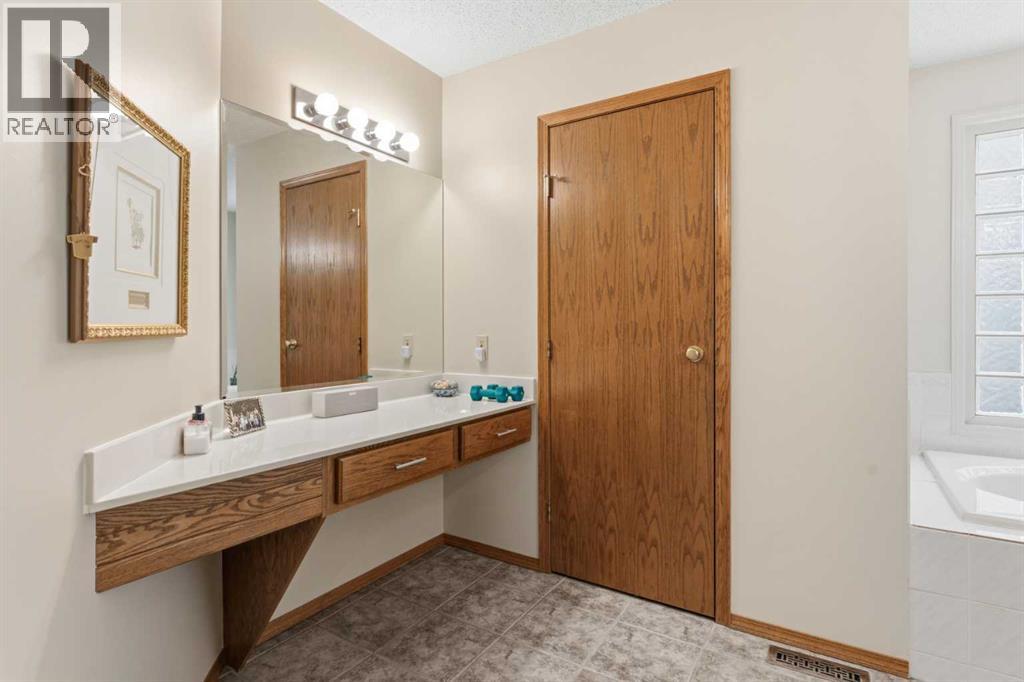 2739 Signal Hill Drive SW - 38