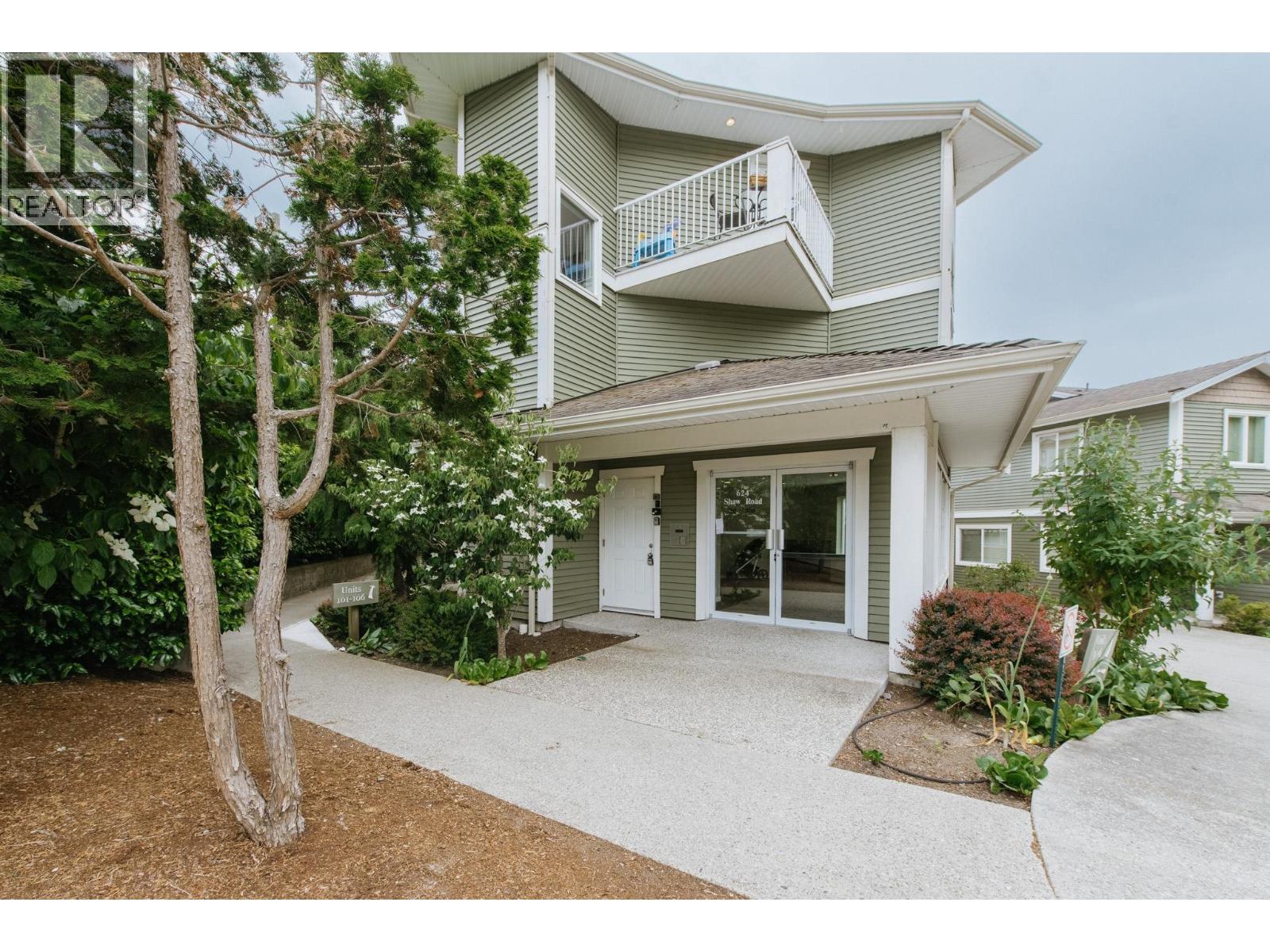 301 624 SHAW ROAD, Gibsons