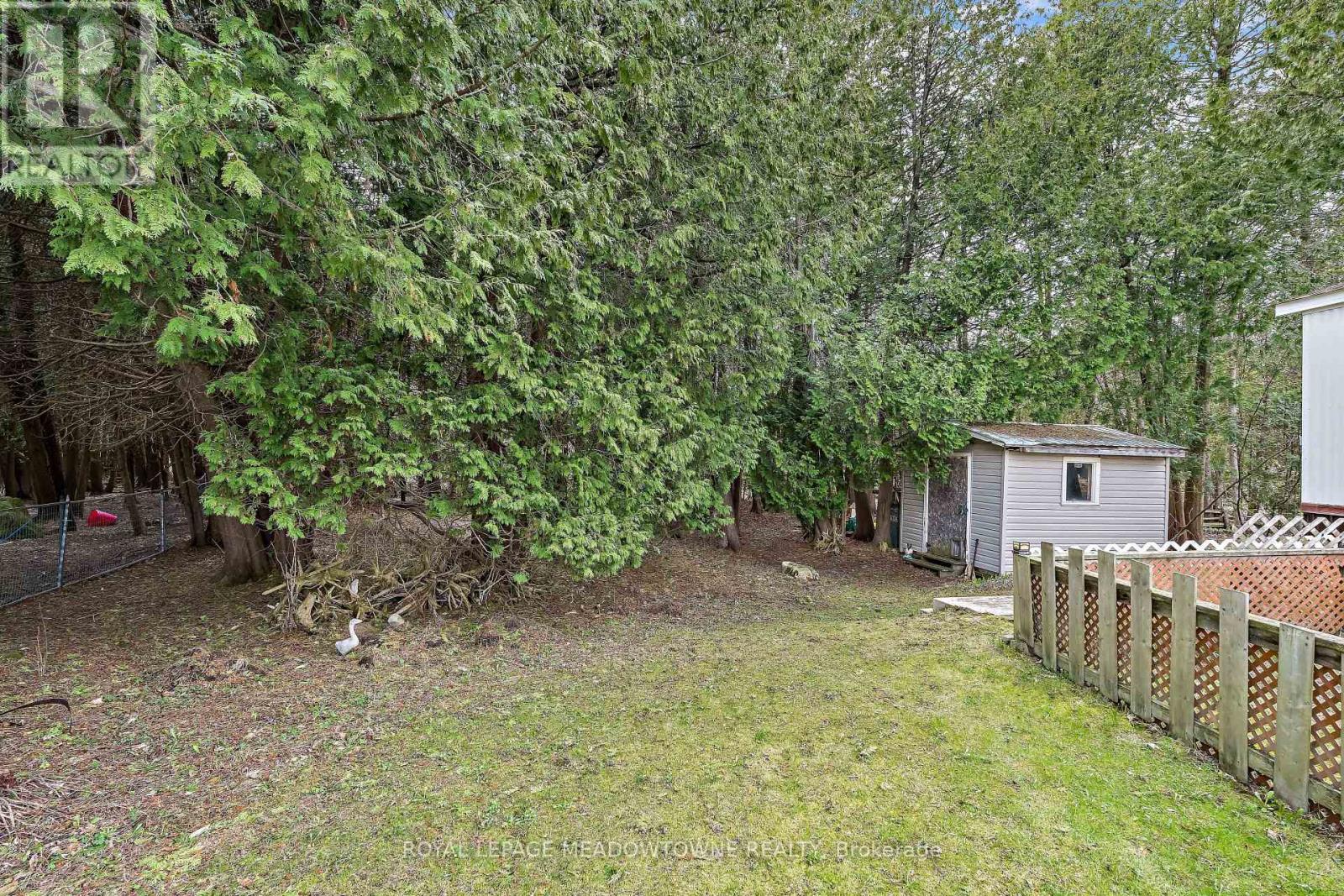 4 LAUREL LANE - 29