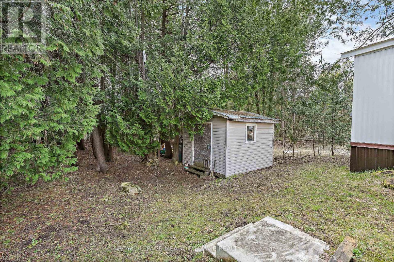4 LAUREL LANE - 28