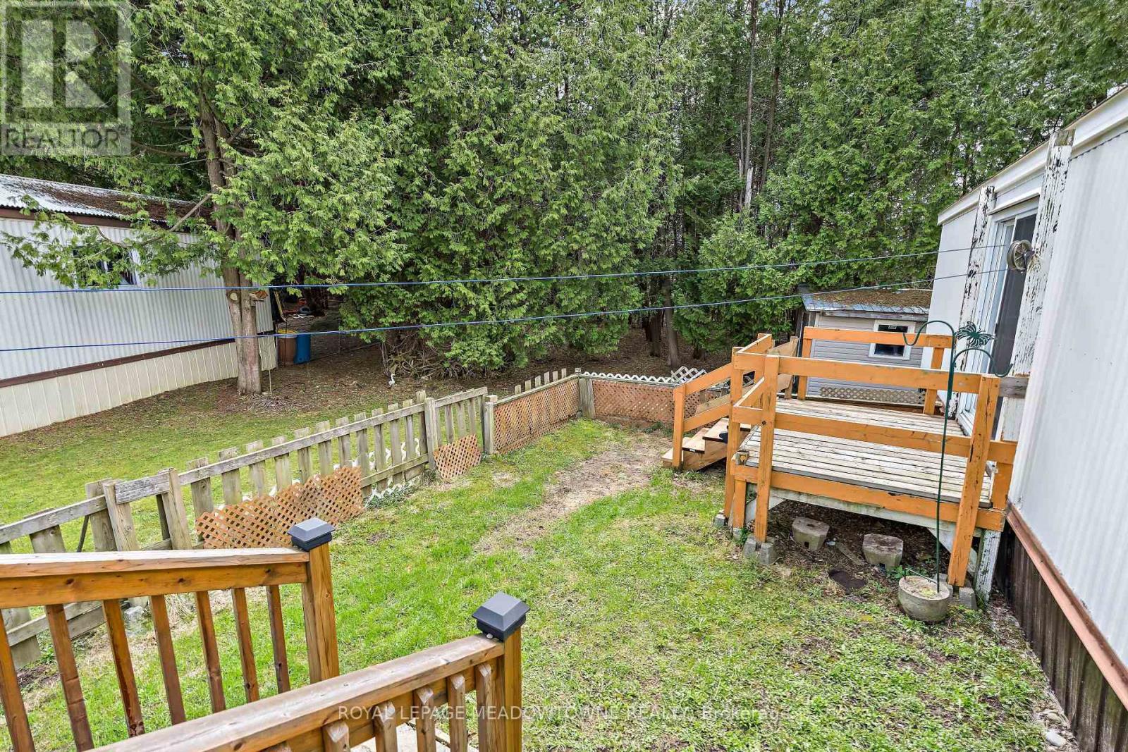 4 LAUREL LANE - 31