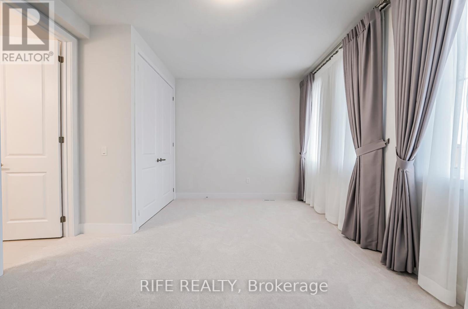 177 SIKURA CIRCLE - 32