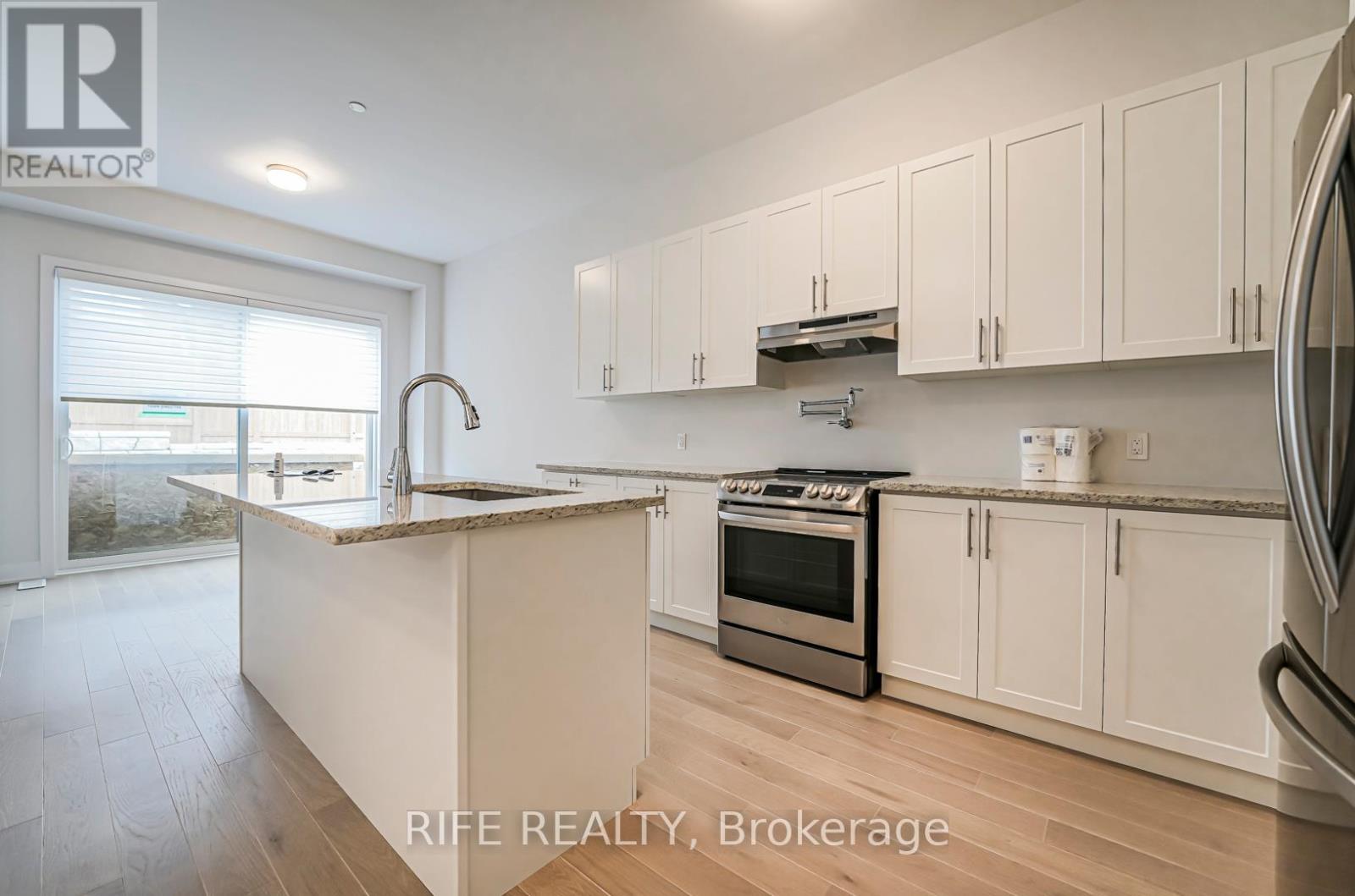 177 SIKURA CIRCLE - 8