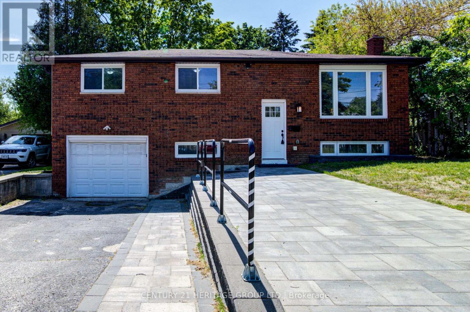 200 FERNDALE DRIVE N - 1