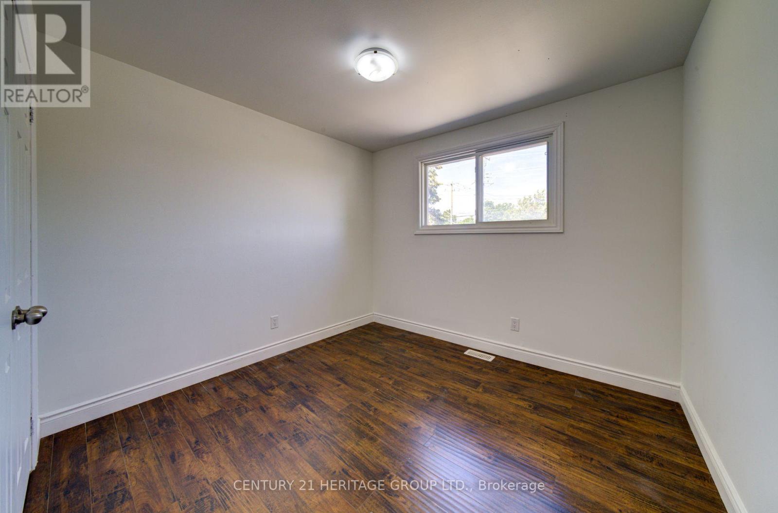 200 FERNDALE DRIVE N - 10