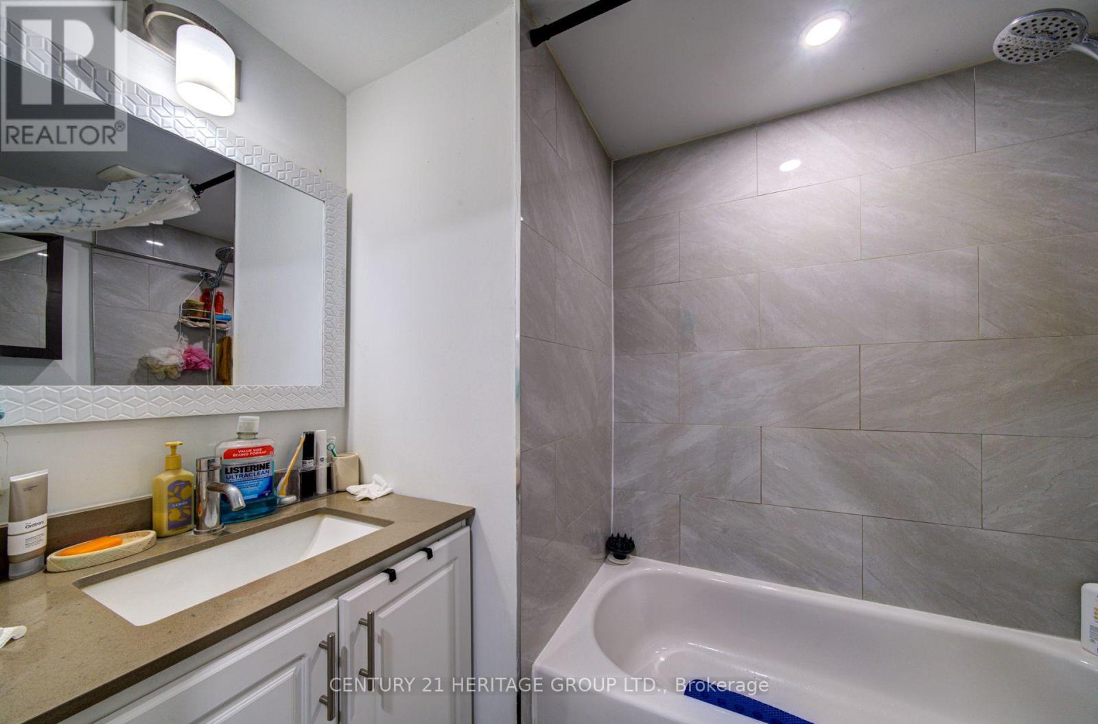 200 FERNDALE DRIVE N - 17
