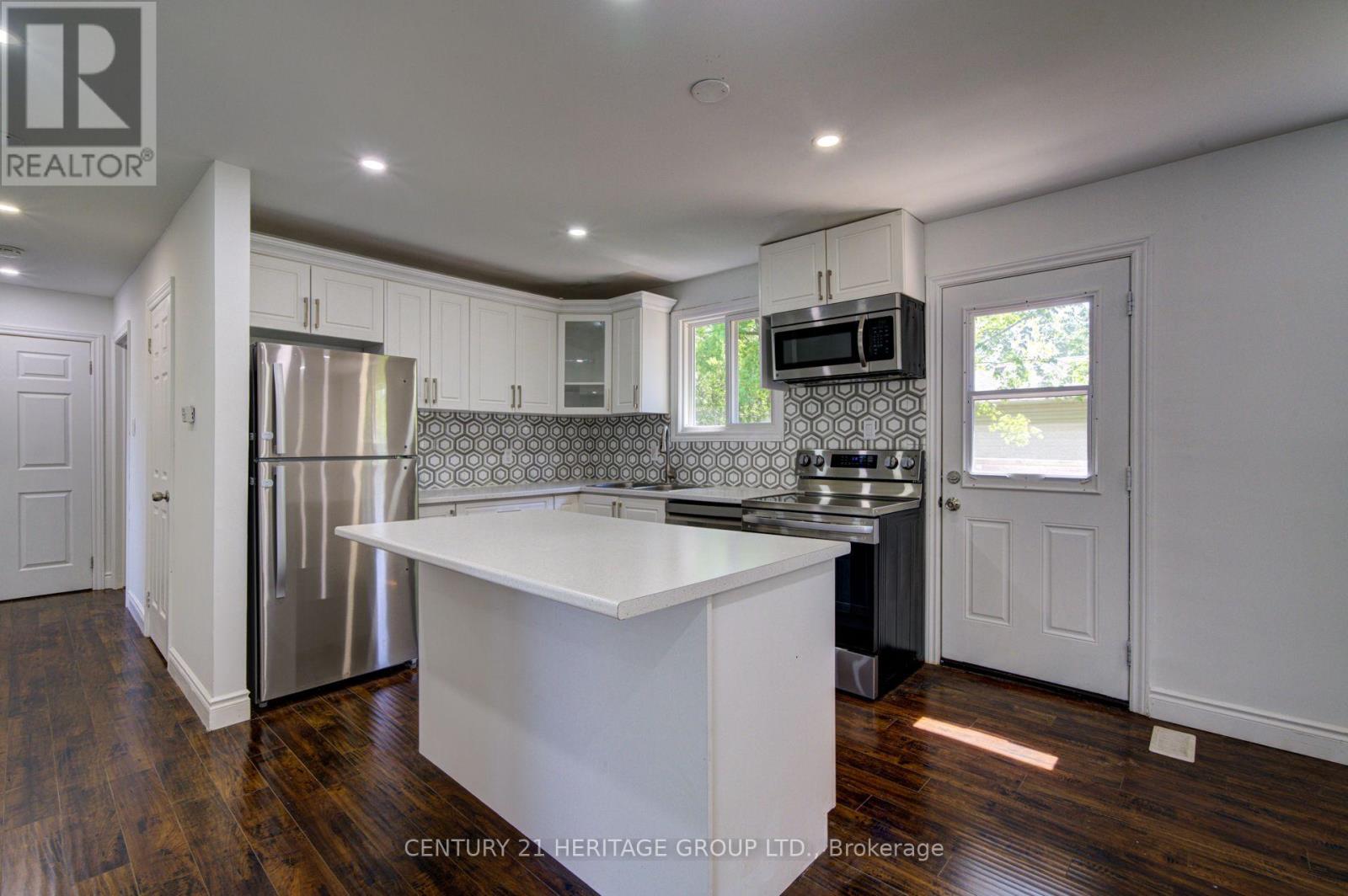 200 FERNDALE DRIVE N - 5