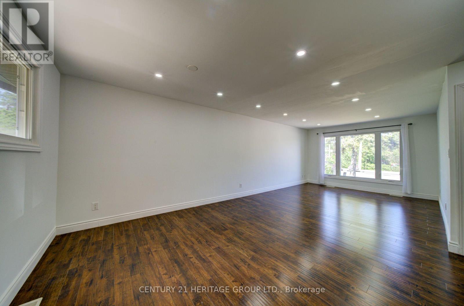 200 FERNDALE DRIVE N - 8