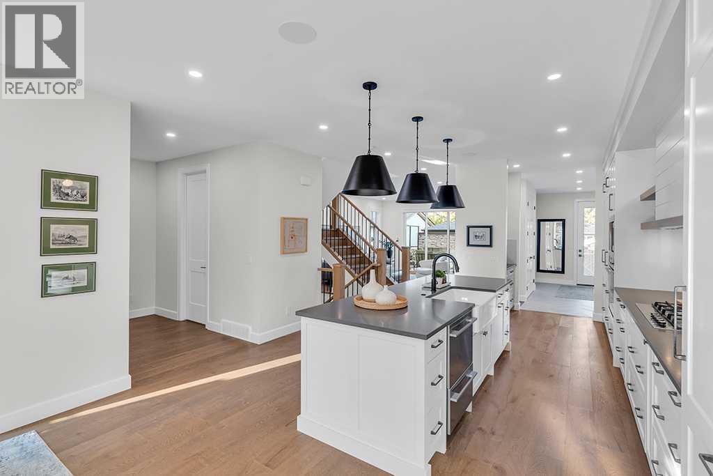 2424 35 Street SW — photo 11