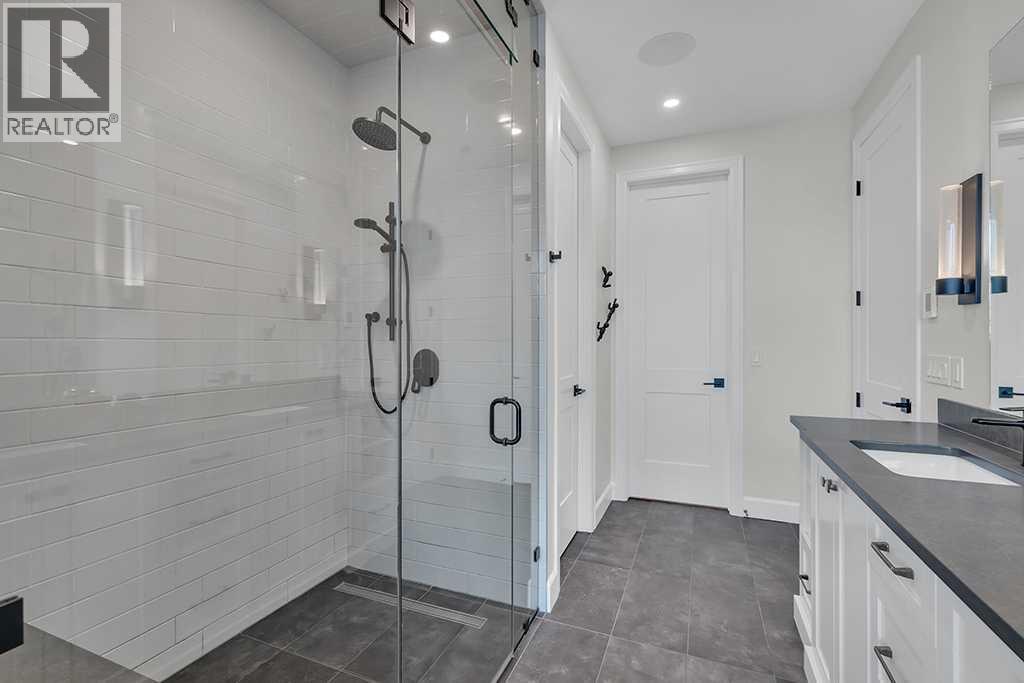 2424 35 Street SW — photo 19